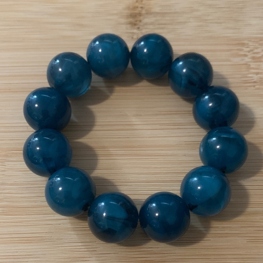 Elegant Blue Beaded Bracelet